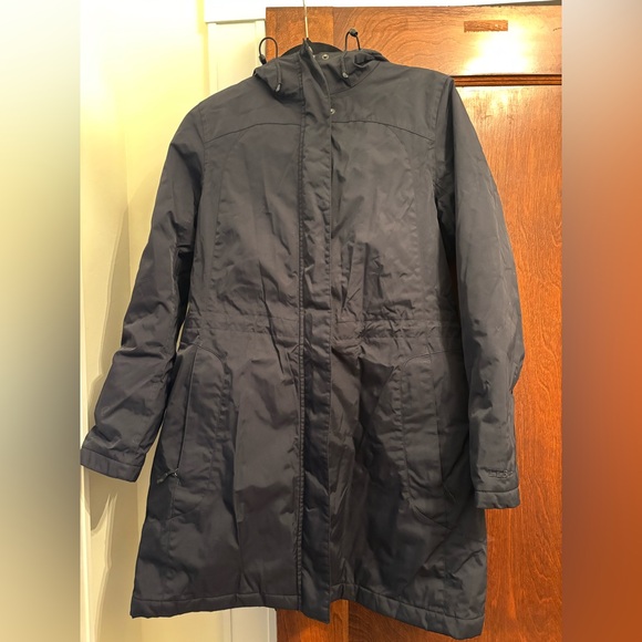 L.L. Bean Black Women’s Winter Warmer Jacket with Hood - size small - Picture 4 of 6